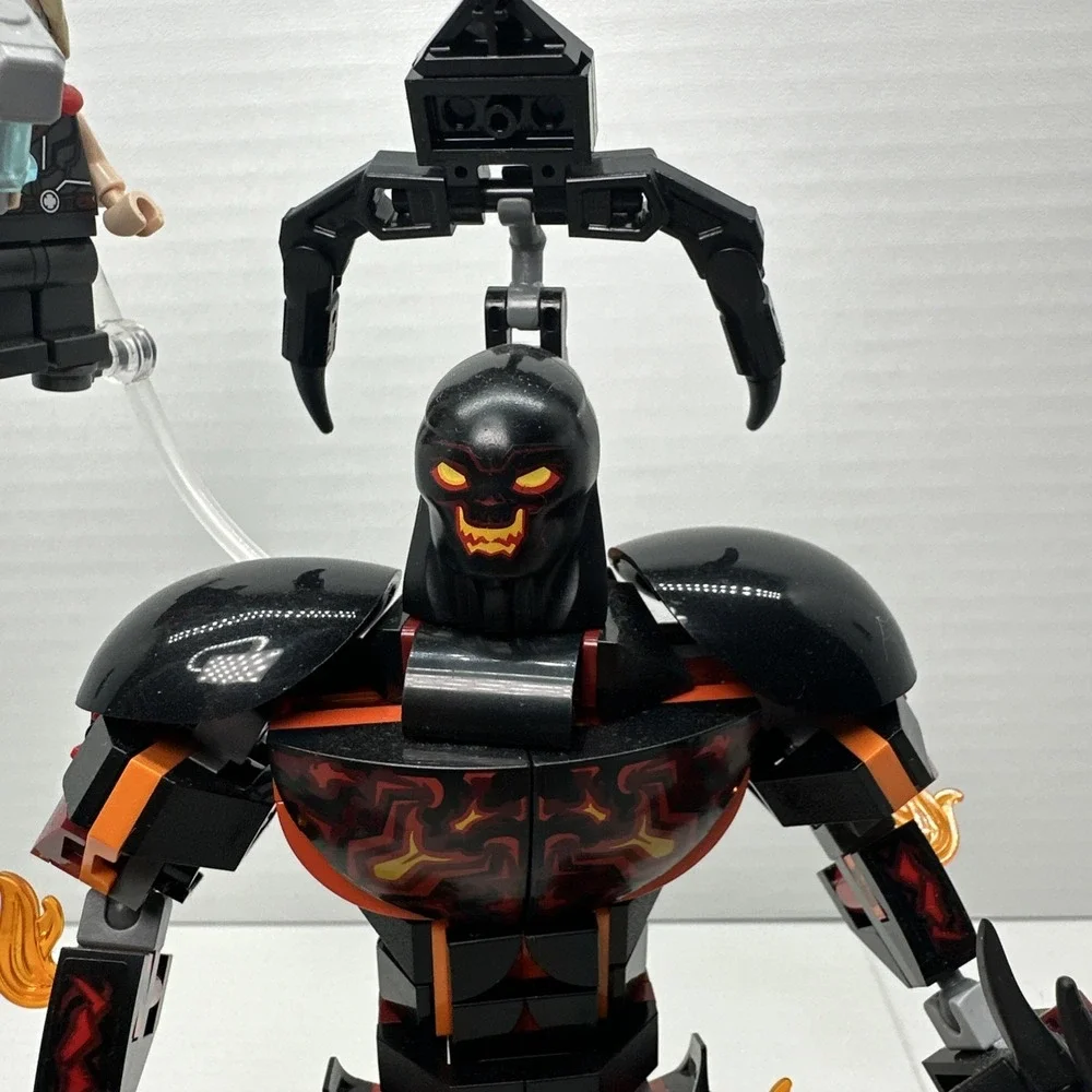 LEGO Super Heroes: Thor Vs. Surtur Construction Figure (76289) INCOMPLETE - Picture 15 of 16